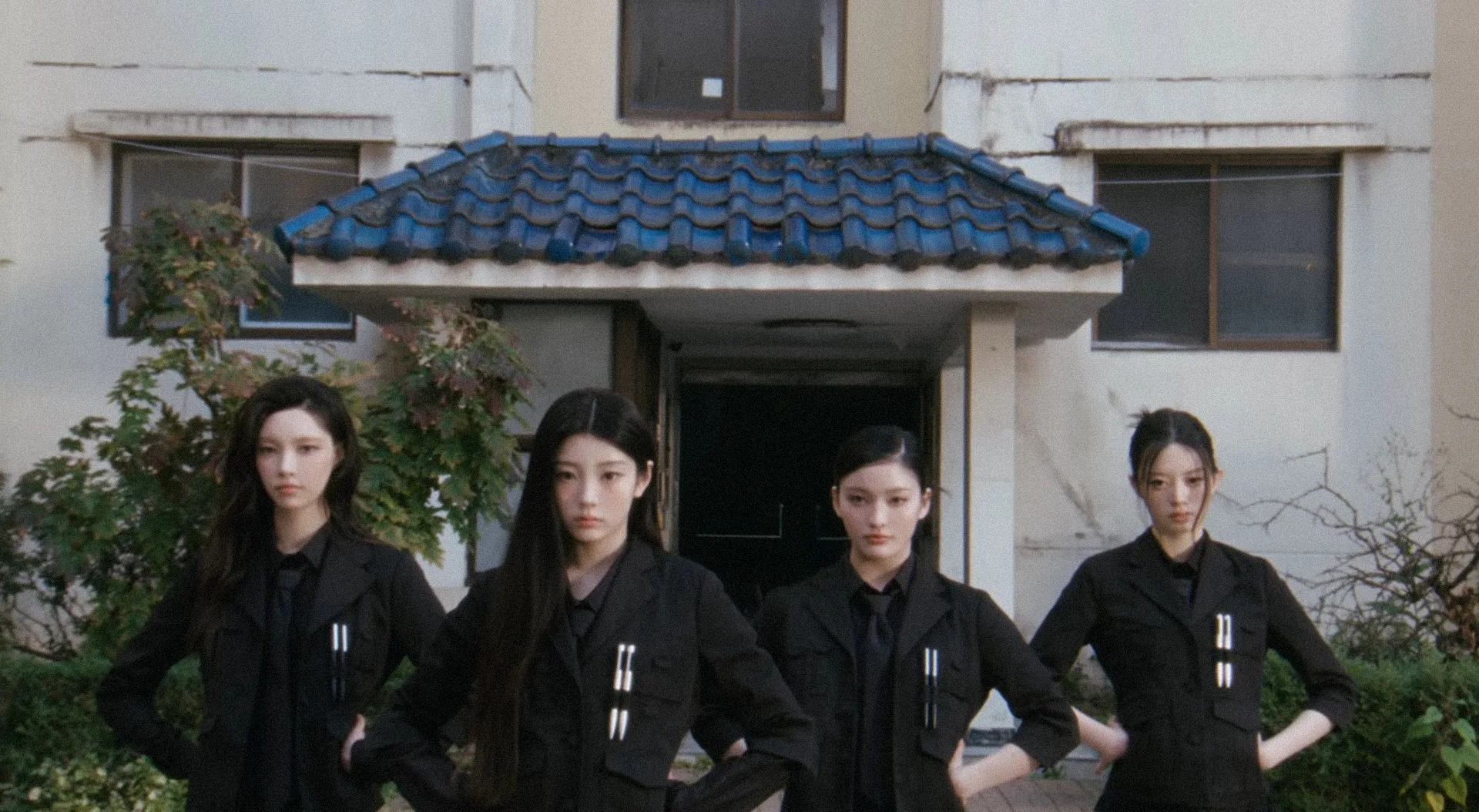 ILLIT lanza el video musical de "You're Under Arrest", con el cameo de un famoso actor